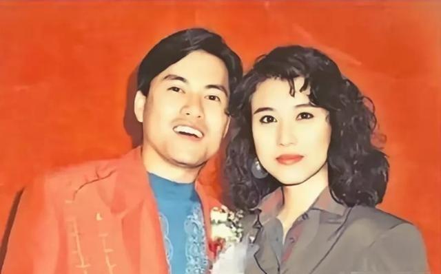 1989年，周海媚嫁给吕良伟后，吕良伟父亲非常看不惯周海媚，并对儿子说：“你老婆