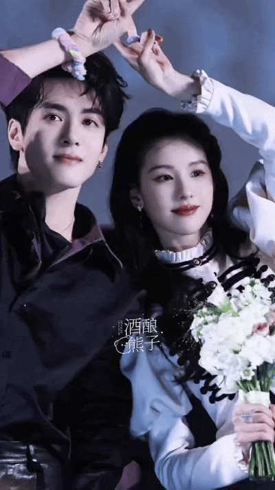 曾舜晞陈都灵互动五连拍曾舜晞陈都灵现场饭撒豹豹猫猫党狂喜！月鳞绮纪直播两人互动五