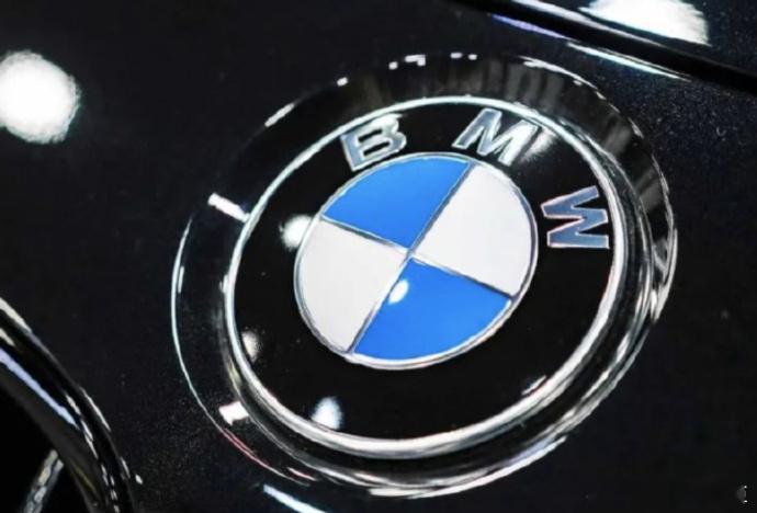 宝马因起火隐患召回多款车型当地时间2月11日，德国汽车制造商宝马集团宣布，在全球