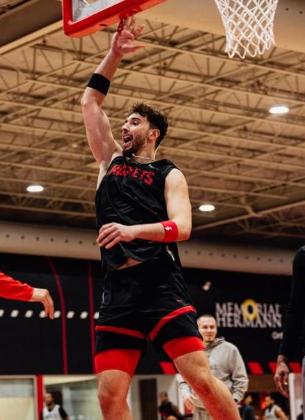 申京最近五场比赛的灾难级表现。近五场神一场鬼四场！火箭战绩3胜2负！
火箭最近5