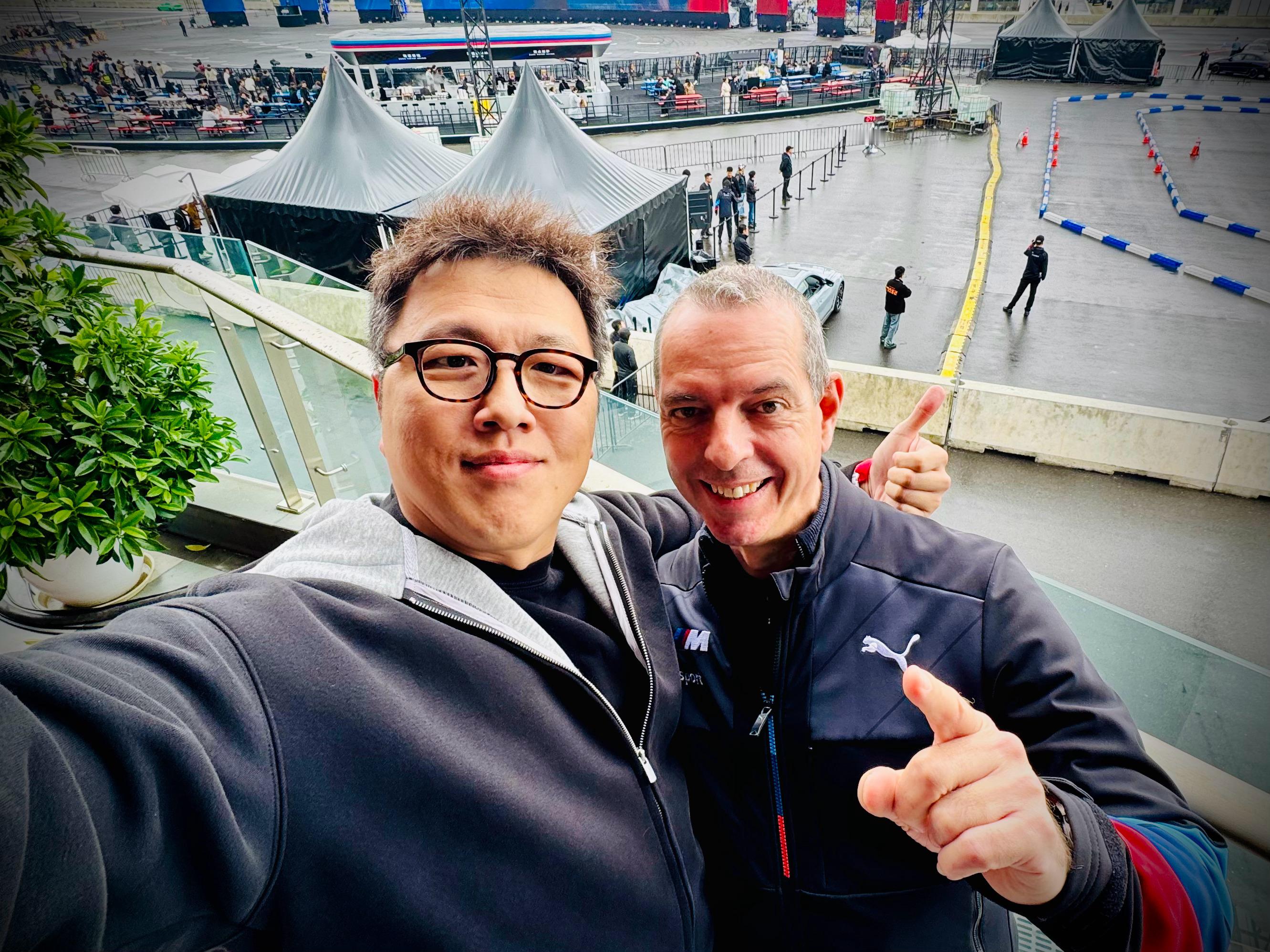 在成都BMW M嘉年华 有幸与BMW M公司首席执行官范梅尔先生共进午餐，我也问