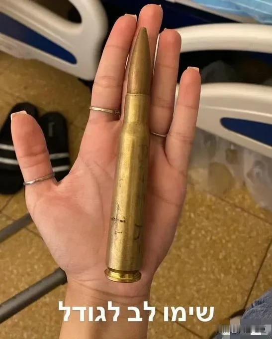 一名以色列狙击手在加沙地带遭一名巴勒斯坦狙击手击中：
我相信自己很安全，受到很好