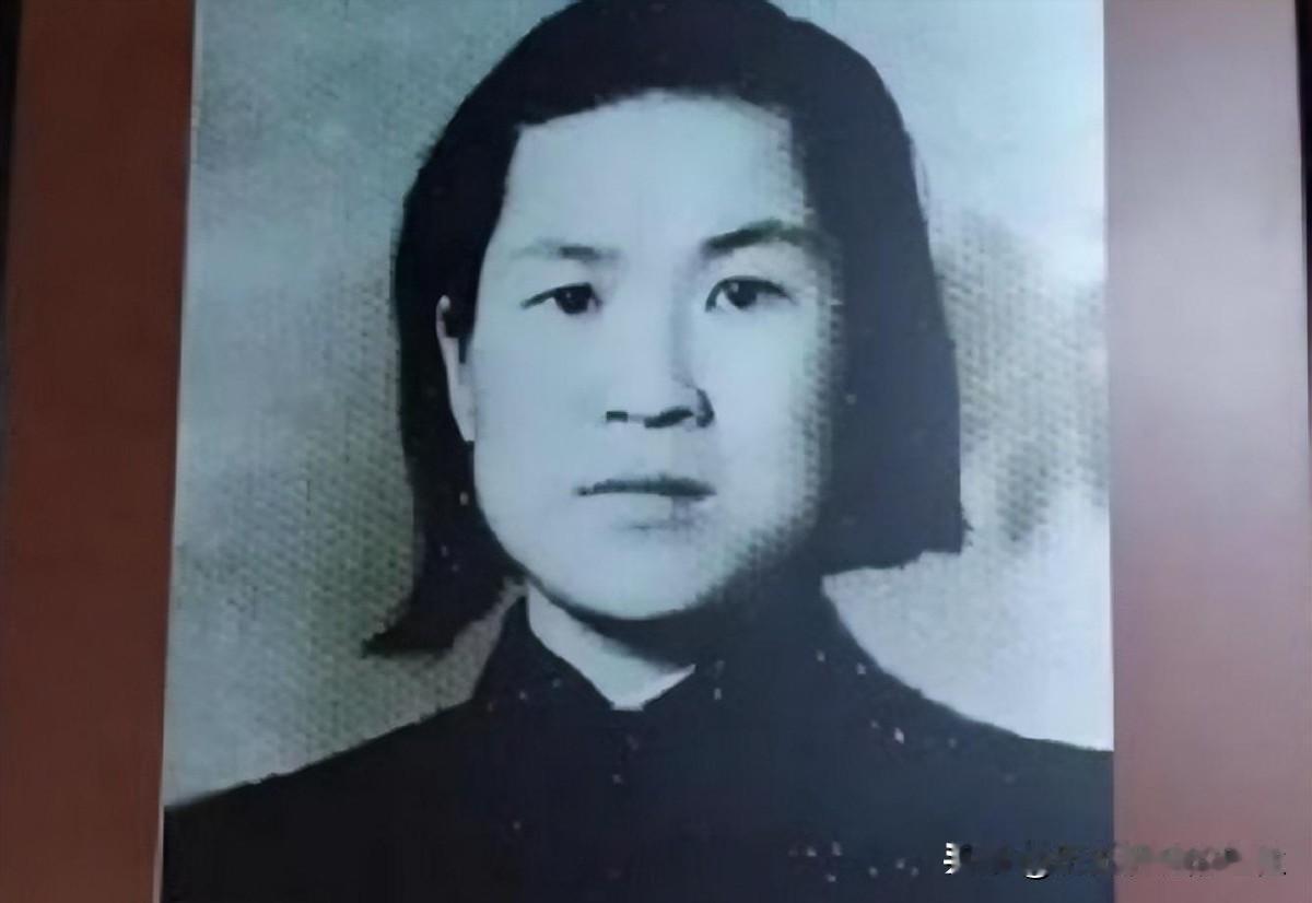 贺子珍的妹妹贺怡在1950年遇害，方志纯深感自责，悲痛地说全都是我的过错啊！
1