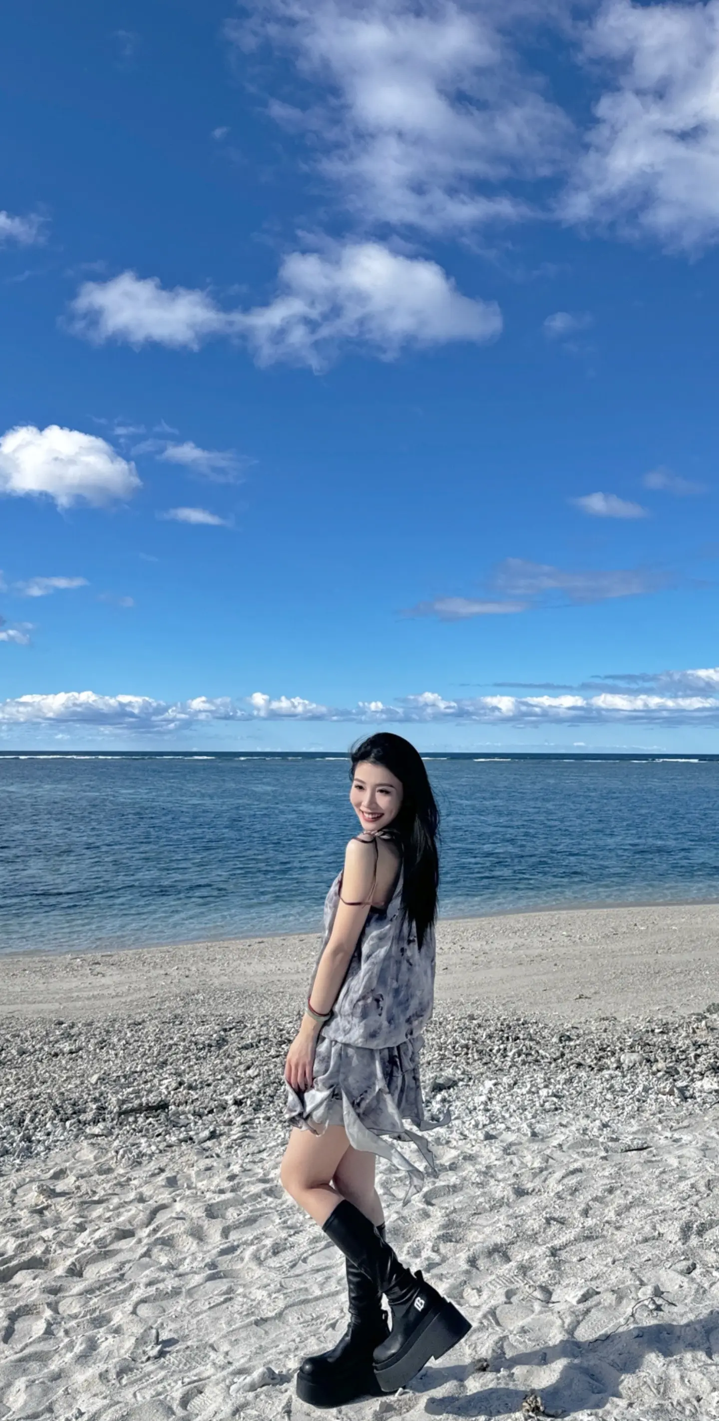 I LOVE YOU EARTH. 菠萝拍的我