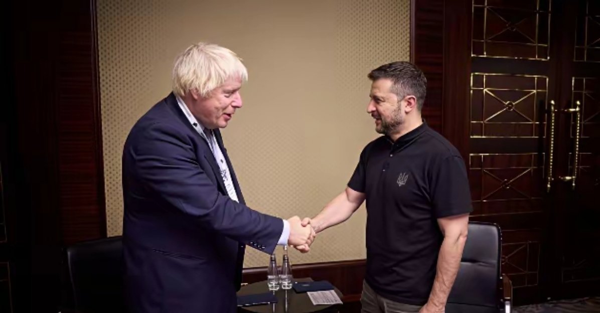 “泽连斯基自己要打，怪我作甚”！英国前首相约翰逊一句冷冰冰的话，就把他自己从乌克