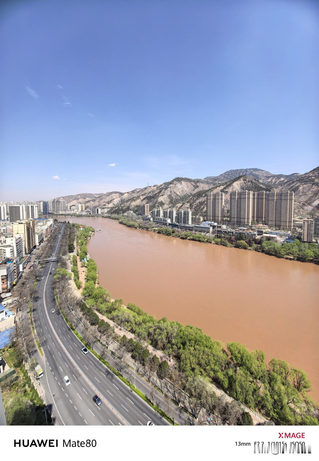 西部摄影 手机摄影 如兰之舟，长河奔涌。站在高楼之上，看金城的春日，被一条浑黄的