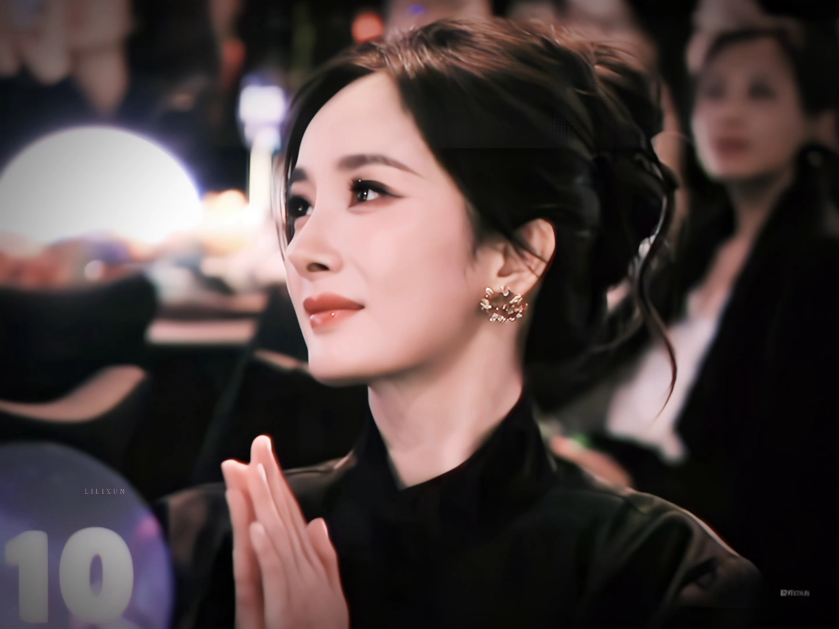 妈幂 眼神好温柔🥹尖叫之夜内场杨幂把宋祖儿搂怀里了