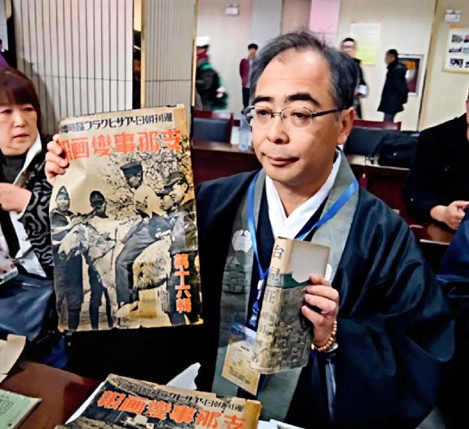 一个日本人，放着安稳的寺院住持不当，偏偏花20年的时间，跑遍日本的旧书店、旧货市