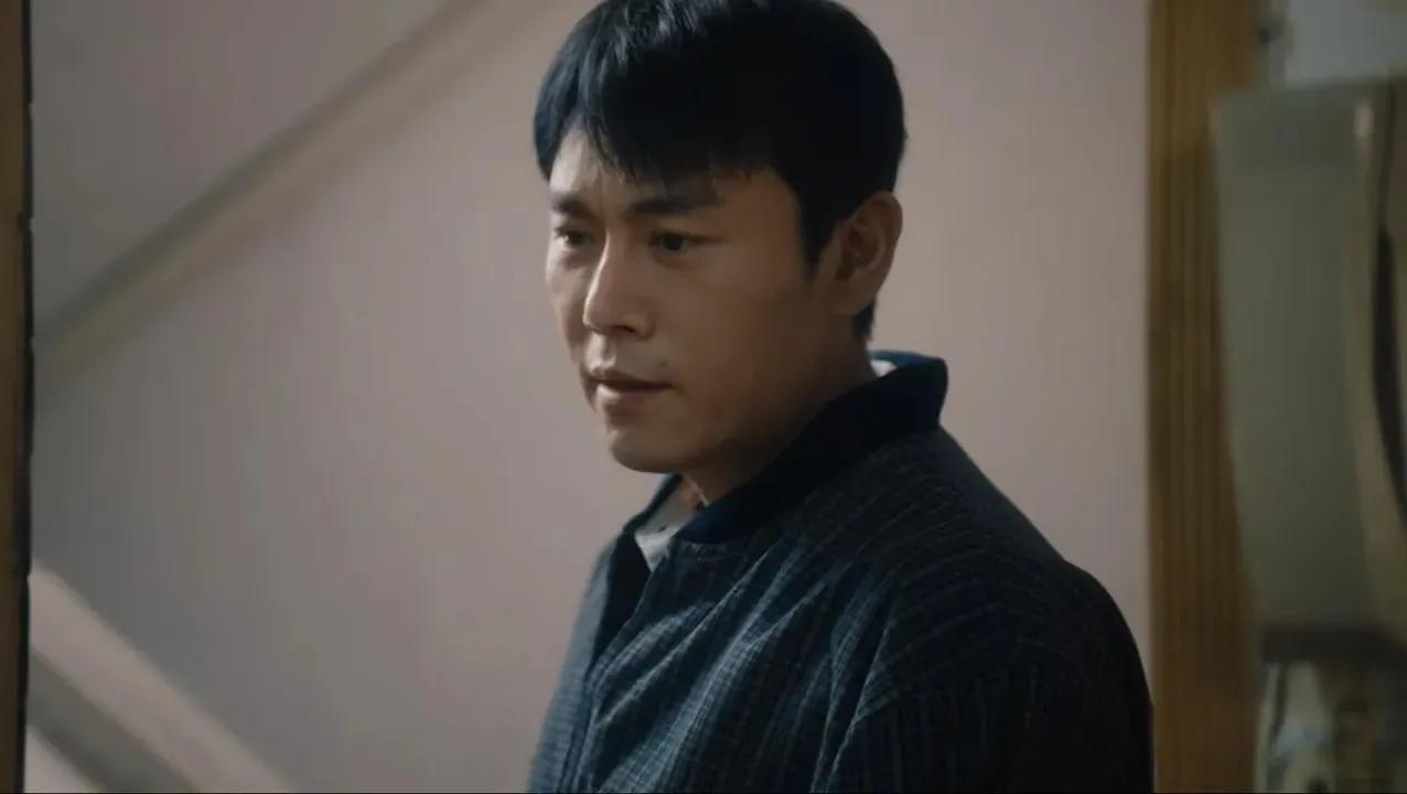 追剧巜扫毒风暴》，卢少骅在侄子天赐举办婚礼那一天背上了多少债，你算过吗？
   