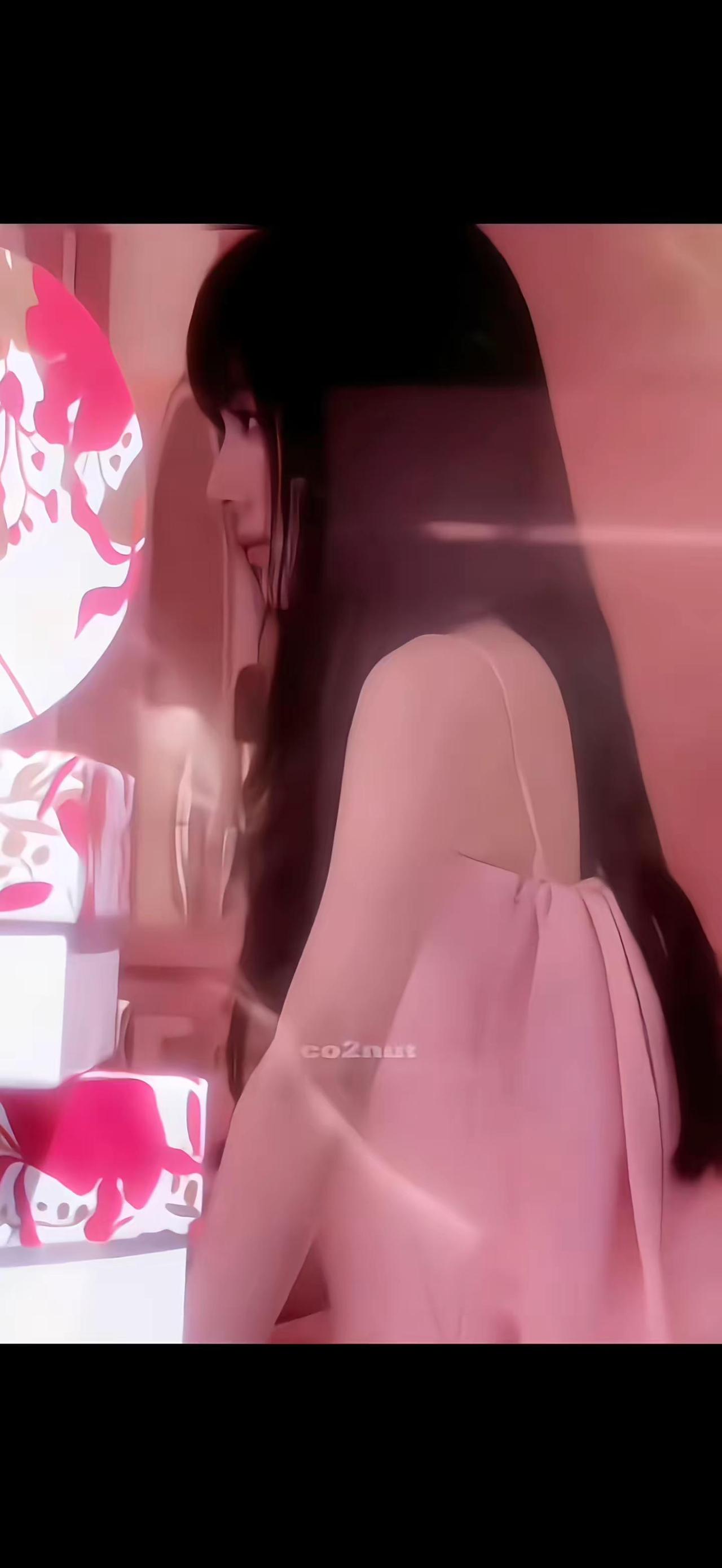 这居然是李思潼？！ 温柔攻势好吗，这套妆造简直美翻了