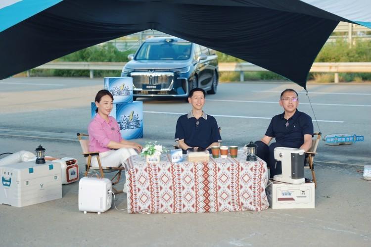 8月22日，岚图汽车携手央视新闻《顶级实验室》，通过线上直播形式正式发布了岚海智