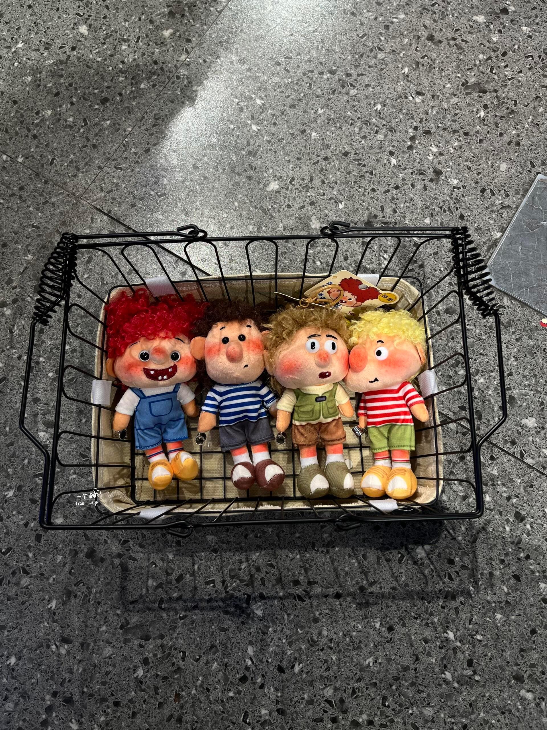 再也回不到五毛钱,就能开心一整天的年纪了。 