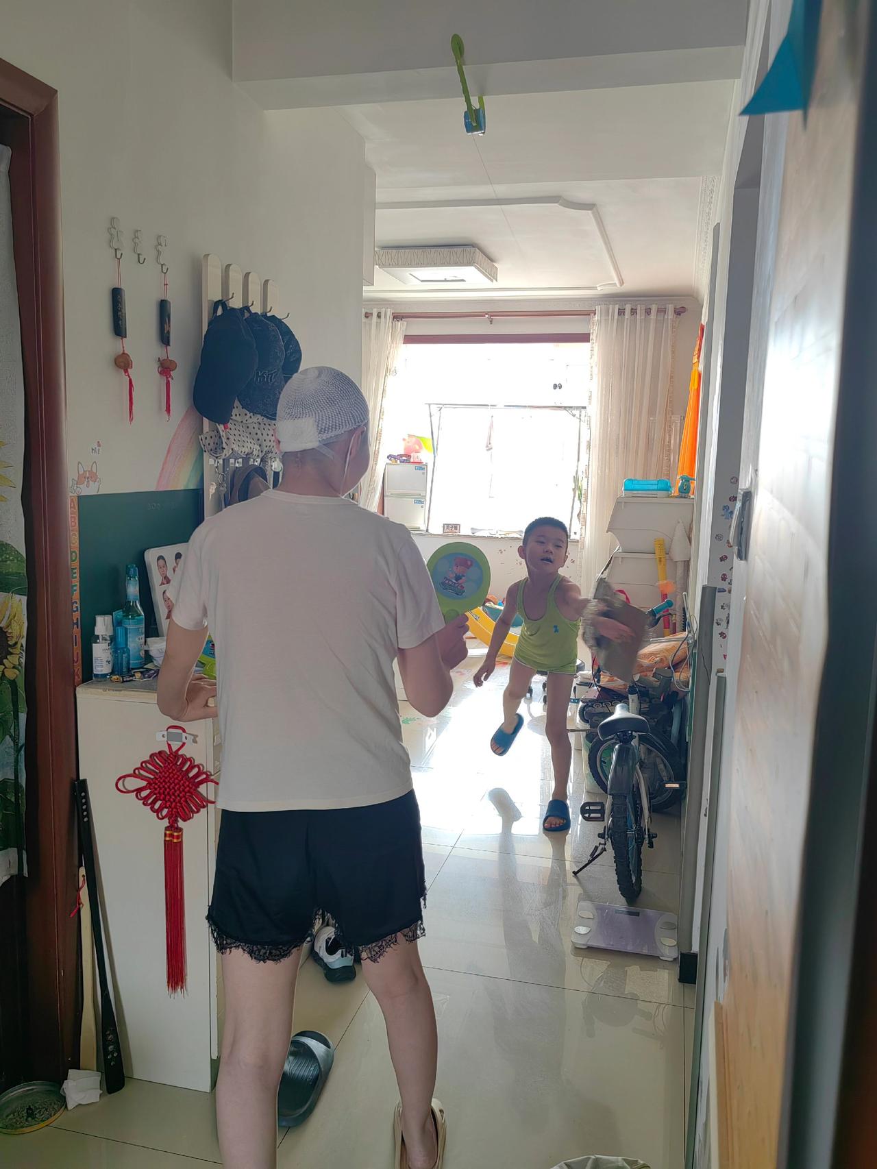 一份牵挂，一份期盼，愿苦难早日过去。
儿媳生病这一年，受尽病痛煎熬，身心俱疲。我