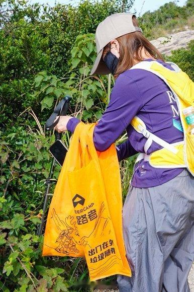 拓路者与山共生做拓路者越万重山登顶之后让山还是山我们是拓路者，不是为了征服山，而