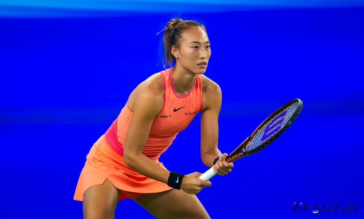 #2024武网# #郑钦文vs克里斯蒂安#
开局僵持，随着比赛的进行，郑钦文逐渐