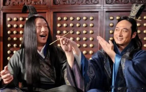 孙膑被剃掉髌骨后，被庞涓接到府上悉心照顾。孙膑为表示感谢，为他默写鬼谷子兵法。某