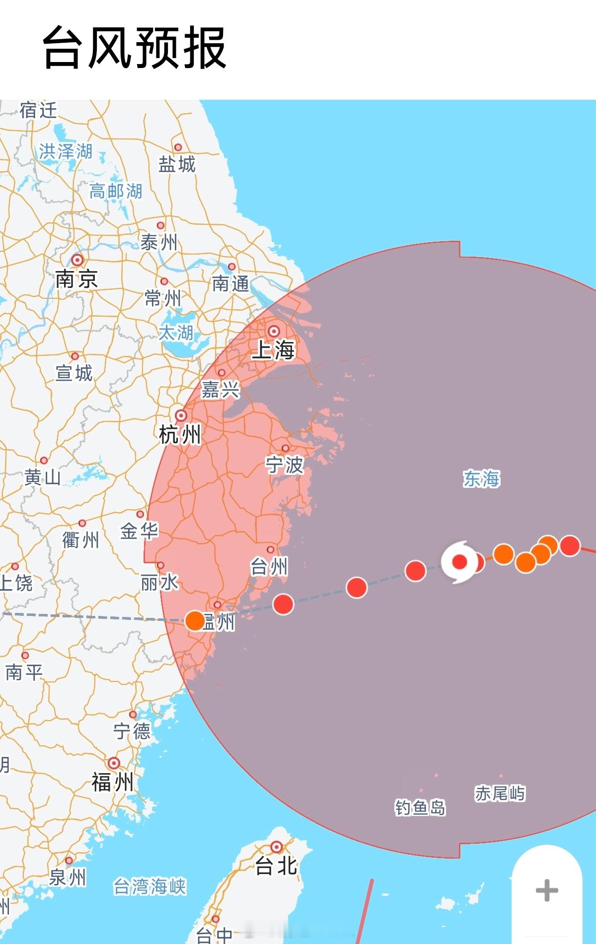 台风到了，现在正在擦着边[柯基]现在的天气就是：突然大暴雨，又突然大太阳[泪奔]