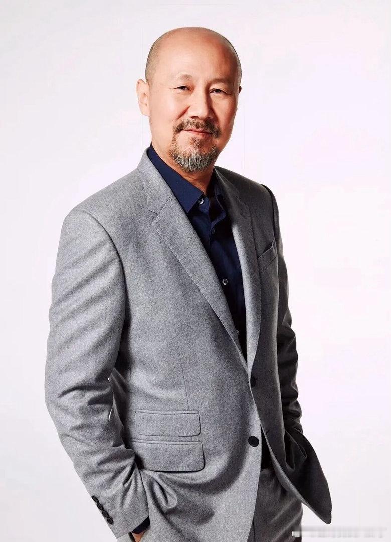 腾格尔老一辈歌手的格局腾格尔说《歌手》是检验唱功的顶级现场，不愧是老一辈的艺术家