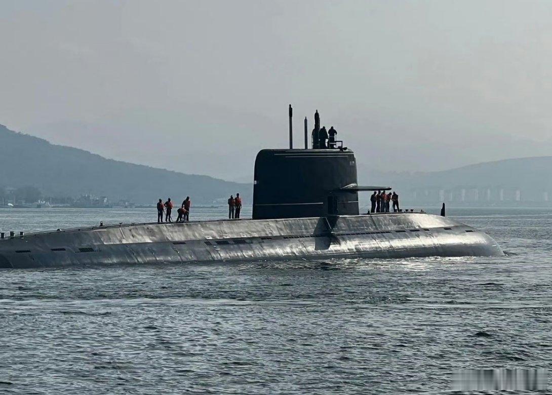 中国为巴基斯坦建造的Hangor级潜艇二号艇开始在中国试航。海外新鲜事 ​​​