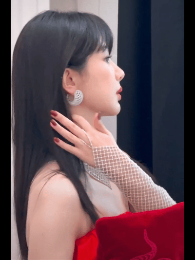 杨紫这一回头，感觉看到了好多人的脸[允悲] ​​​