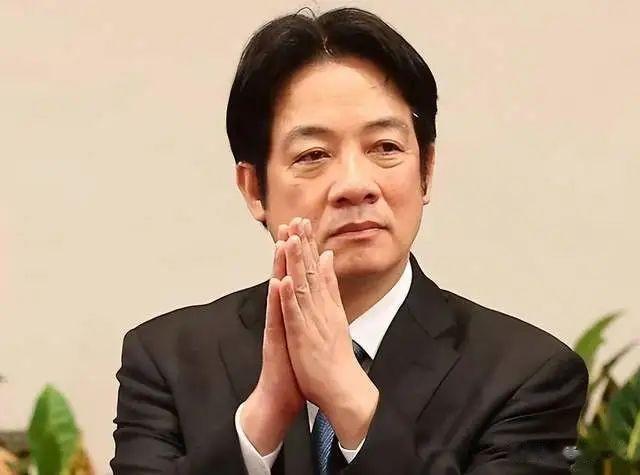 赖清德困坐愁城，侯友宜喜笑颜开。

众所周知，赖清德之所以能够代表民进党参选20