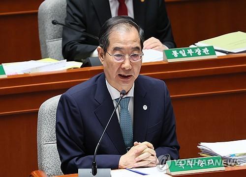 韩国国务总理韩德洙30日表示，“直排污水、无异核弹”的说法完全不正确，排入海洋的