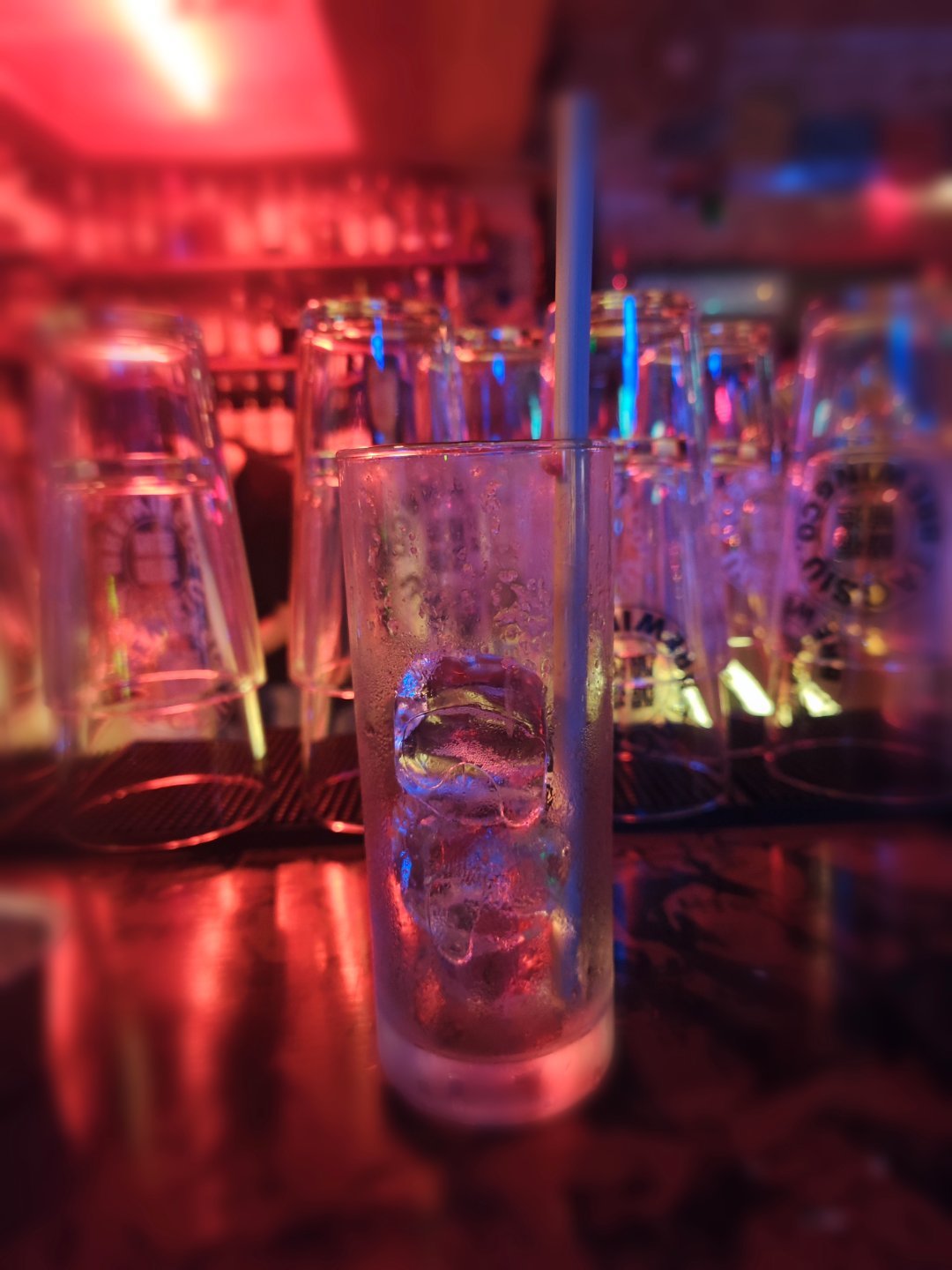 这杯酒——张怀民 Sleepless Man取名源自苏轼《记承天寺夜游》“何夜无