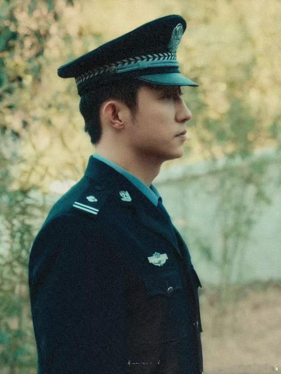 黄景瑜狡猾得如同火锅里的宽粉黄景瑜这波抽查剧粉直接封神像火锅里的宽粉一样滑得抓不