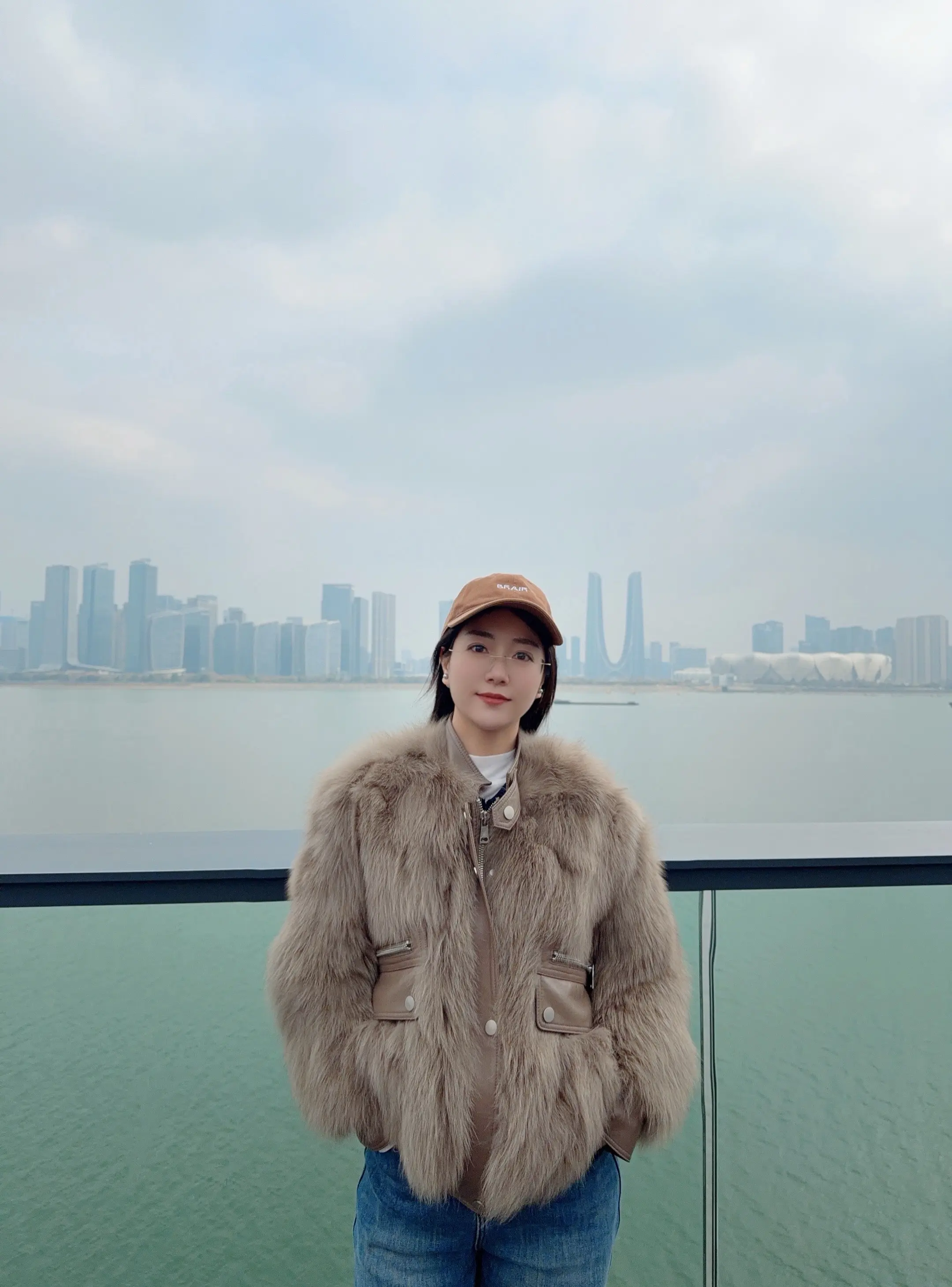 爱的底色是心疼和尊重，人的底色是有情有义。那些能处一辈子的关系从来不是...