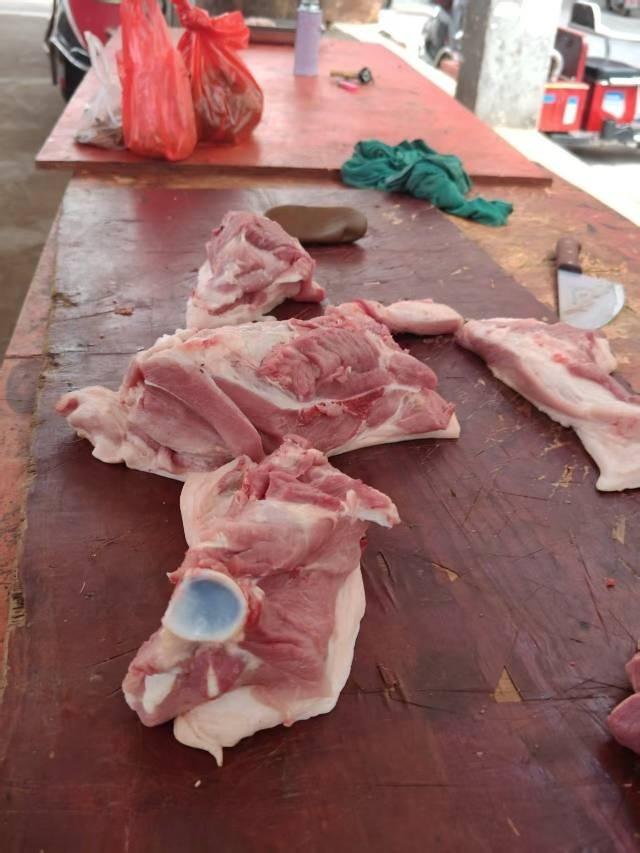 带肉骨头的前腿肉12元钱一斤，我买了18元钱，贵吗？单独买前腿肉10块钱一斤，带