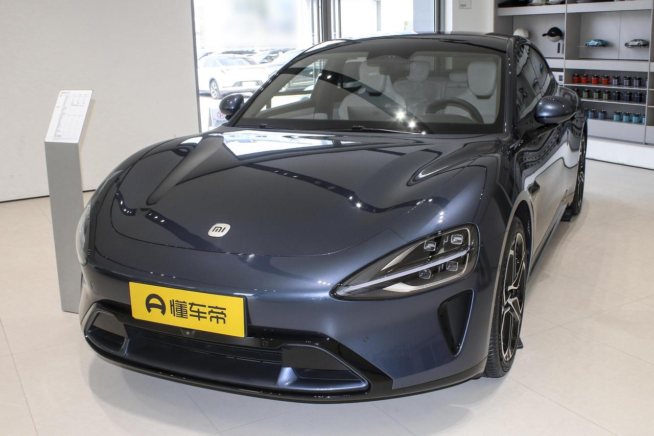 【小米SU7答网友问第五十四集：一个账户可以绑定多把遥控钥匙吗?】日前，小米汽车