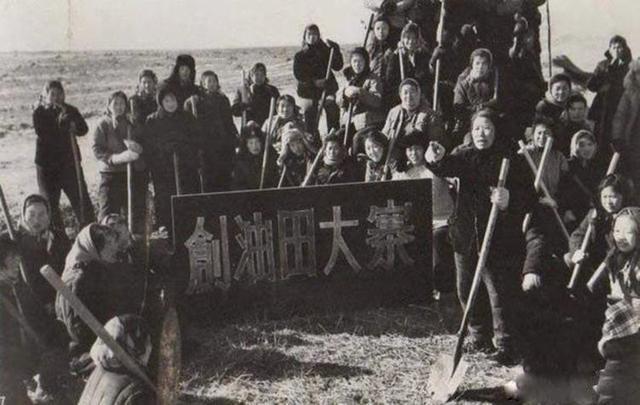 1930年，日本人在大庆疯狂找油田，为此打了很多口井，但没想到，其中一口井只需要