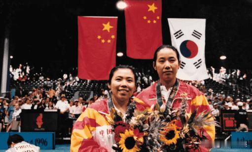 邓亚萍郑重表态，国乒目前只有3人，拿到了“超级全满贯”(2)
邓亚萍直播盛赞国家