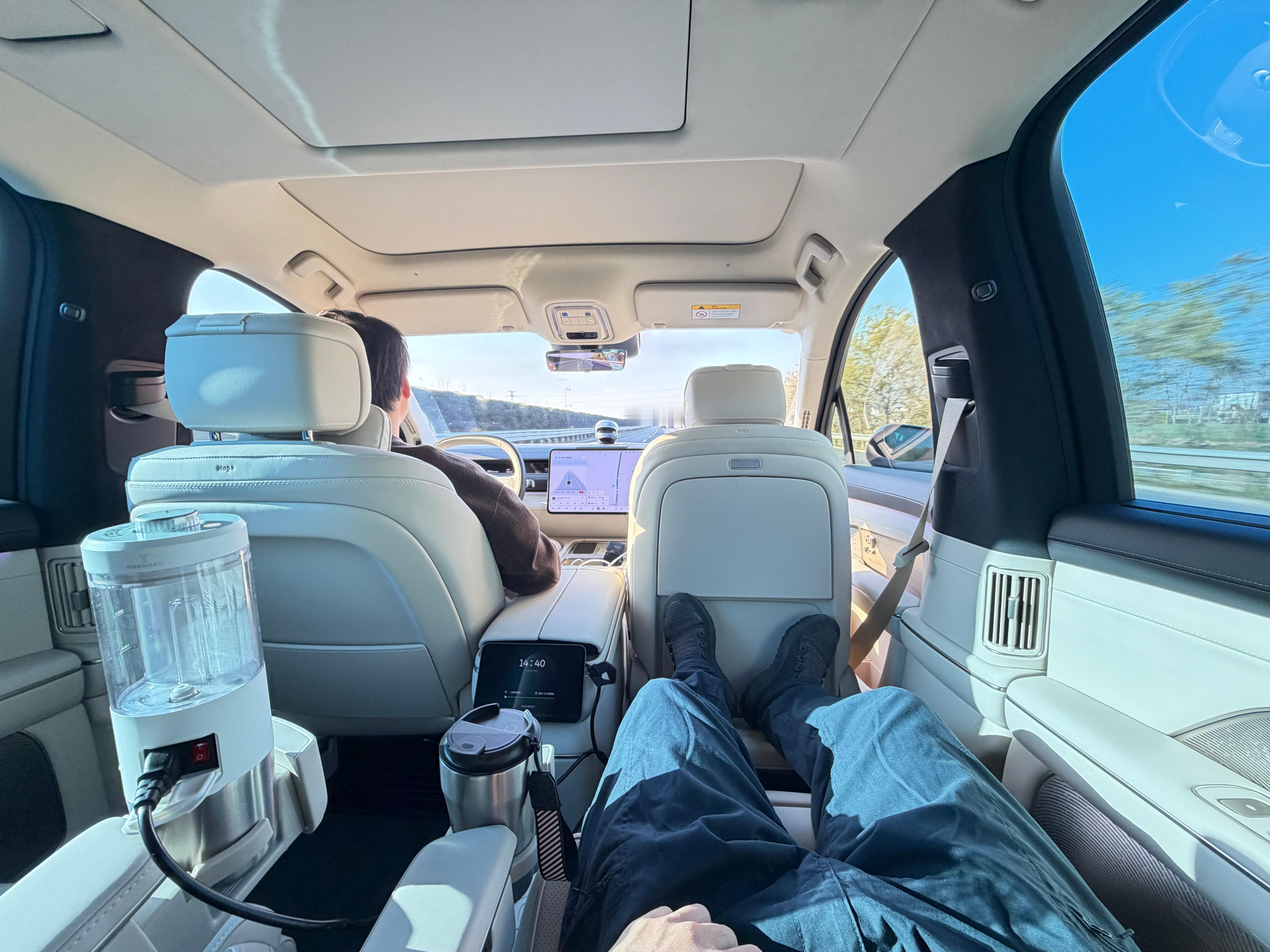 ES8 这个二排零重力座椅体验是真到位了，堪比MPV 