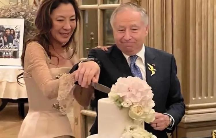 为什么都嫁给了老头子[捂脸][捂脸]只是迟一些领了个证而已做了十几年夫妻[泪奔]