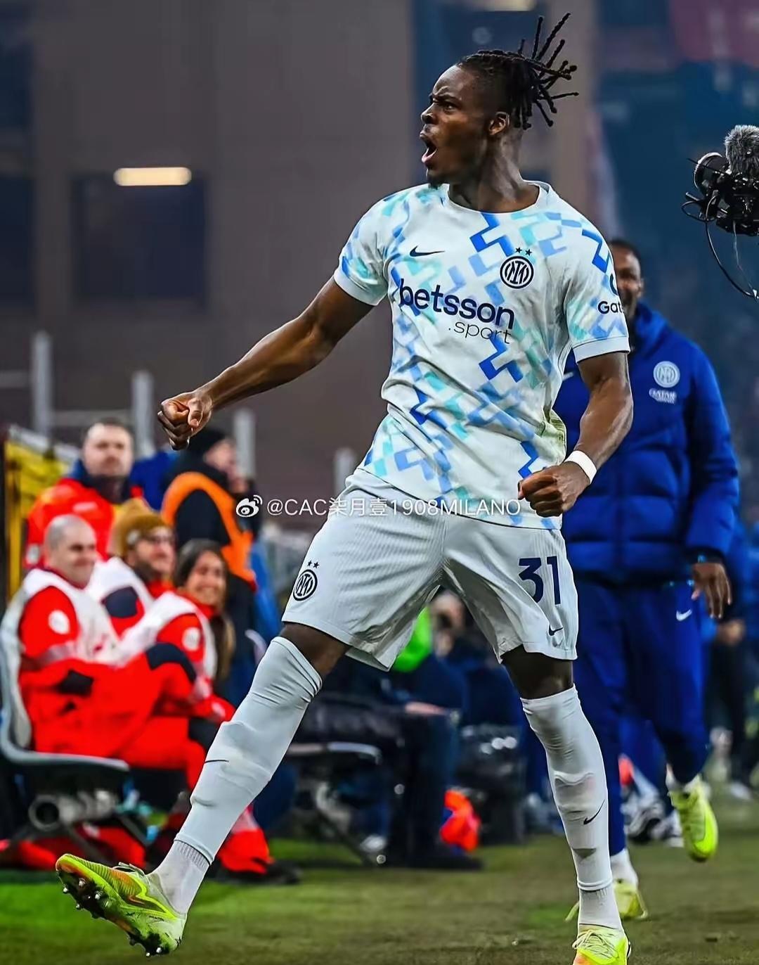 今晚不看德比直播。隔壁本来就不好踢，一旦遇到我们就成倍打鸡血，现在少了塔罗，锋线