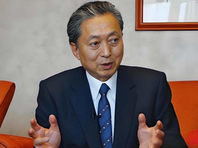 日本政坛炸锅！前首相鸠山由纪夫一番硬核发声，直接戳破了日本右翼不敢面对的真相：中