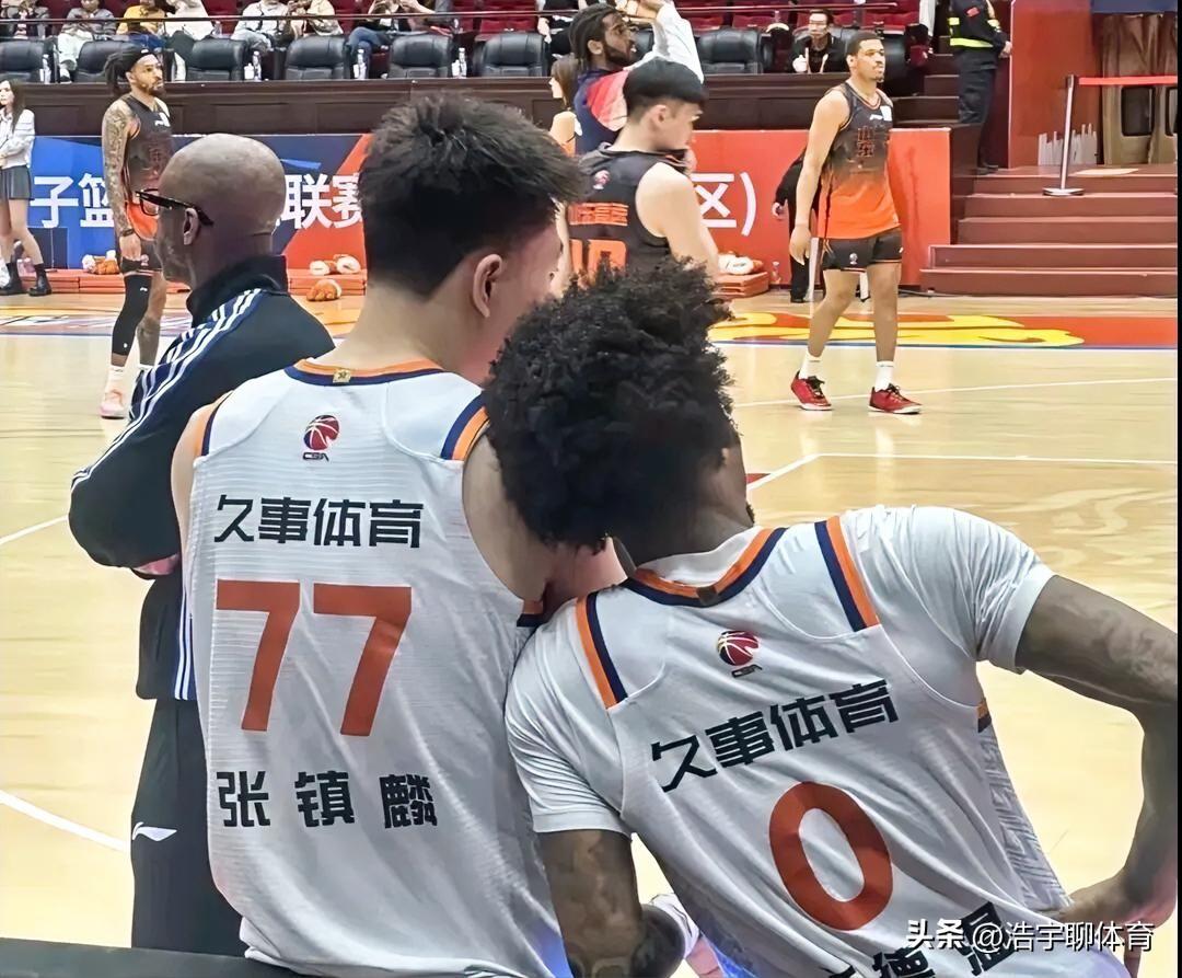 古德温感谢张镇麟，从这张图就能明显看出两个人的良好关系，金金不止一个外援喜欢。