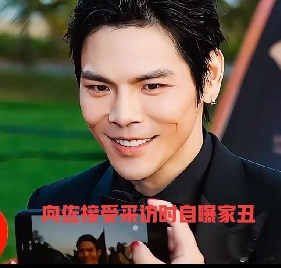 向佐自爆跟郭碧婷一开始只是演戏，节目需要，郭碧婷开始不同意，后来被向佐哄同意了