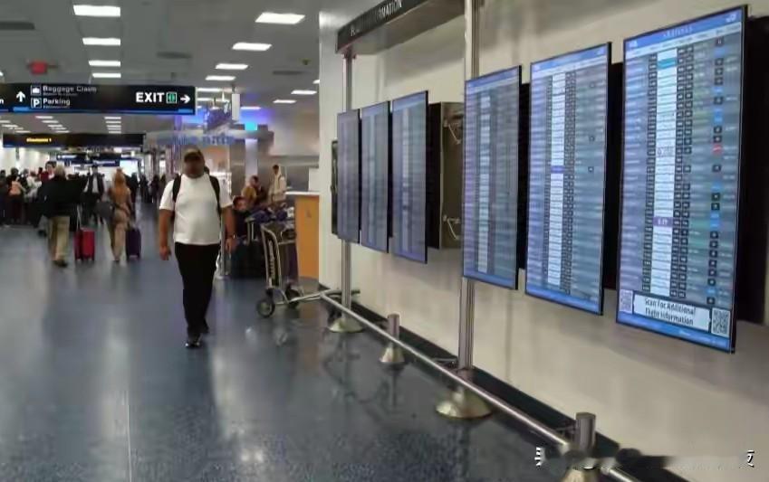 空运持续混乱 特朗普要求空管员“回来上班”