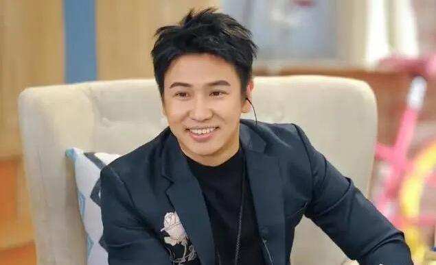 经纪人回应欧弟被曝移民日本 据台媒，网传欧弟频繁飞往日本冲绳看环境，准备举家移民