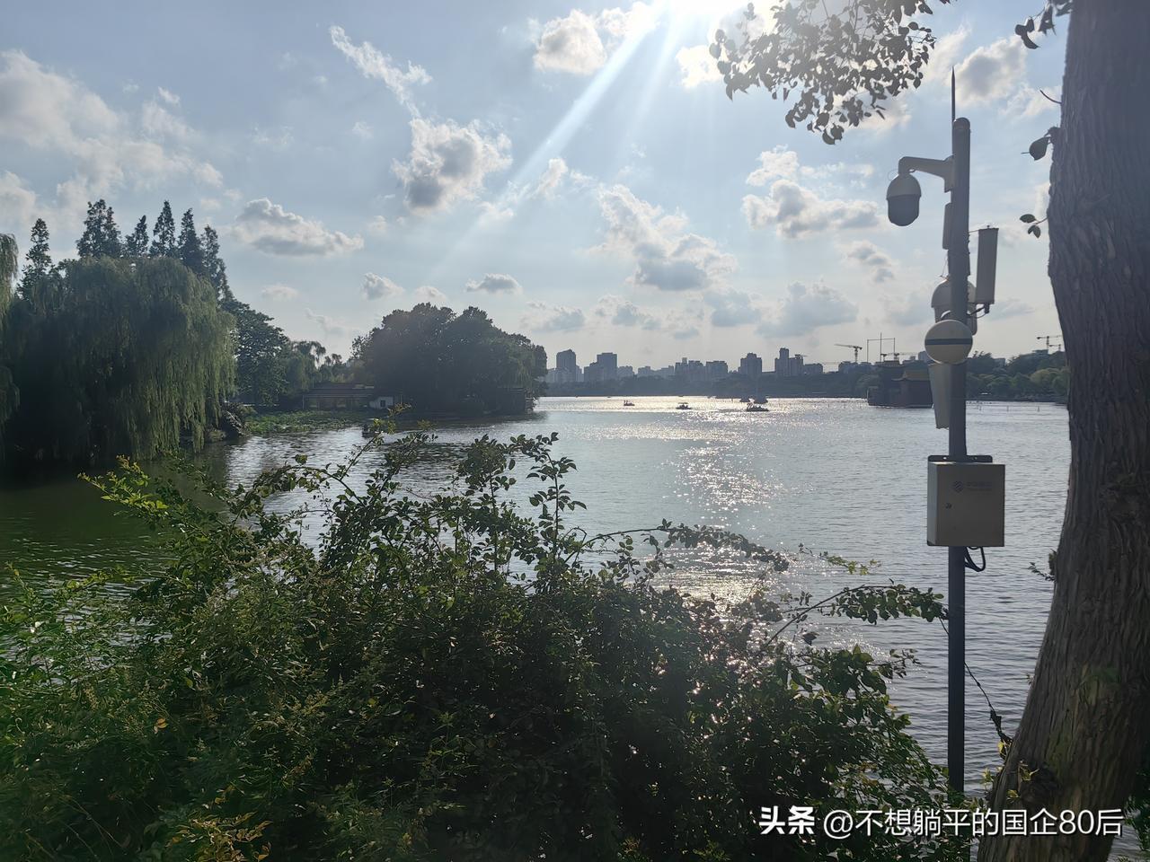 今天又是阴天，昨天计划起两个内部合同审批流程，结果下了班，文件才准备好，原因是一