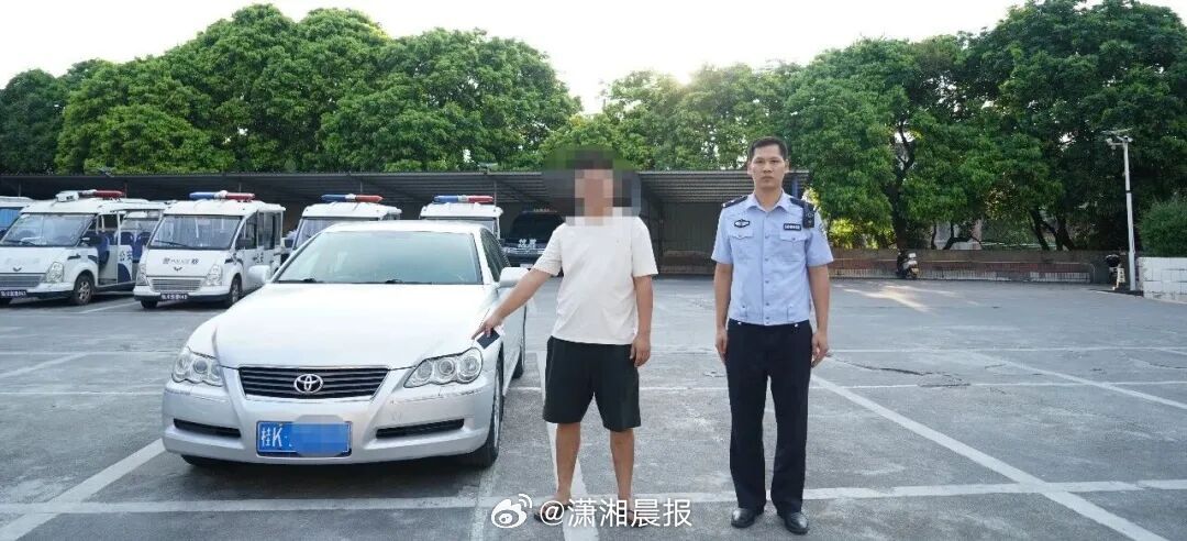 【#男子在校门口漂移炫技被行拘10日#】6月5日，陆川警方查处一起在校门口路段驾