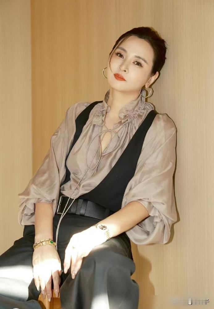 几百万粉丝的账号收益打进别人公司账户，李勒优在面馆端了几年盘子连工资都没有，零花