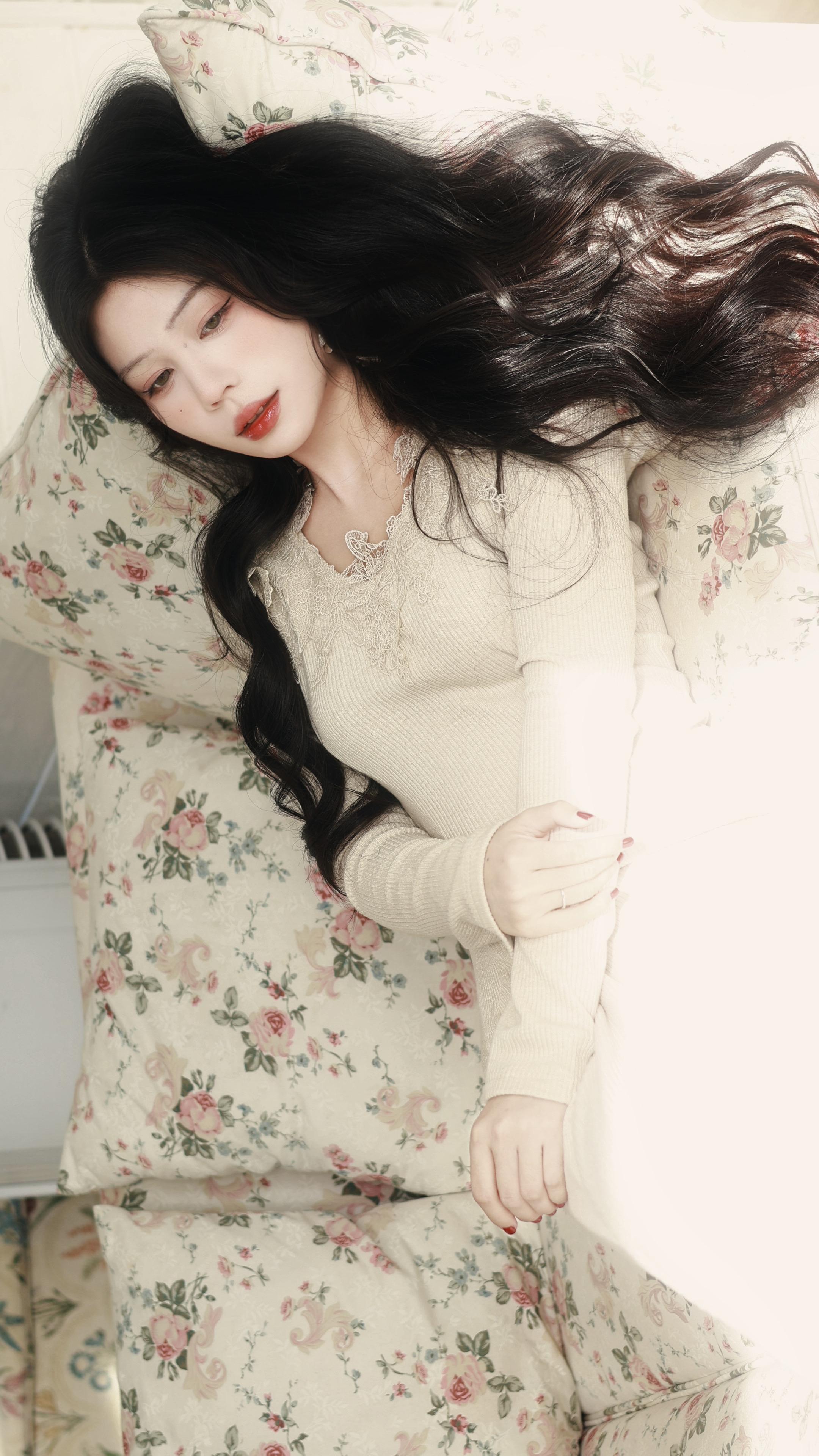 请你给我一滴泪的时间 听你形容他狠心的脸。