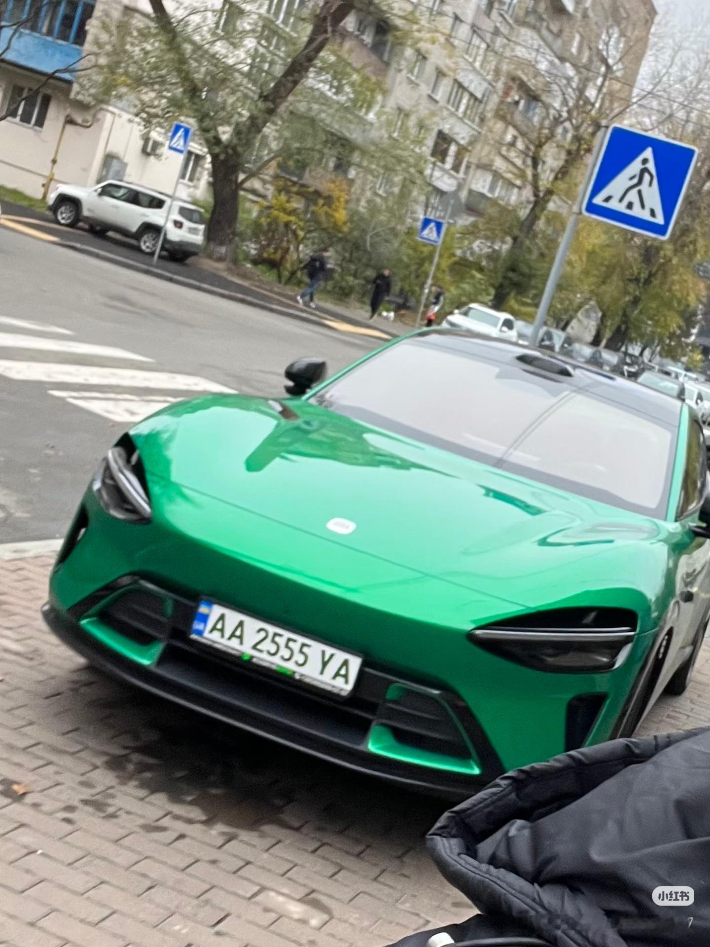 这帮国际倒爷是真牛逼，啥玩意都能搞到乌克兰，连今年新出的小米YU7，唐L都有但乌