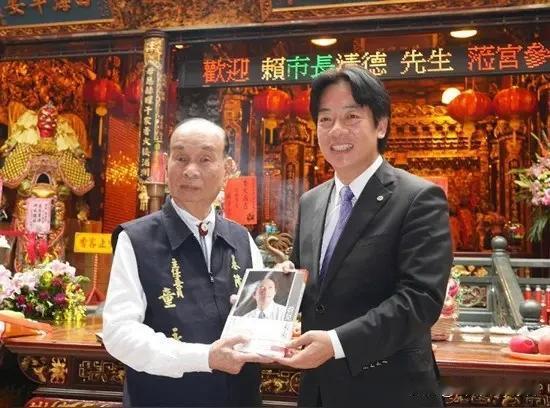 商界人士的行程轨迹，向来都是外界观察风向的重要窗口。两年时间里五次前往台湾地区，