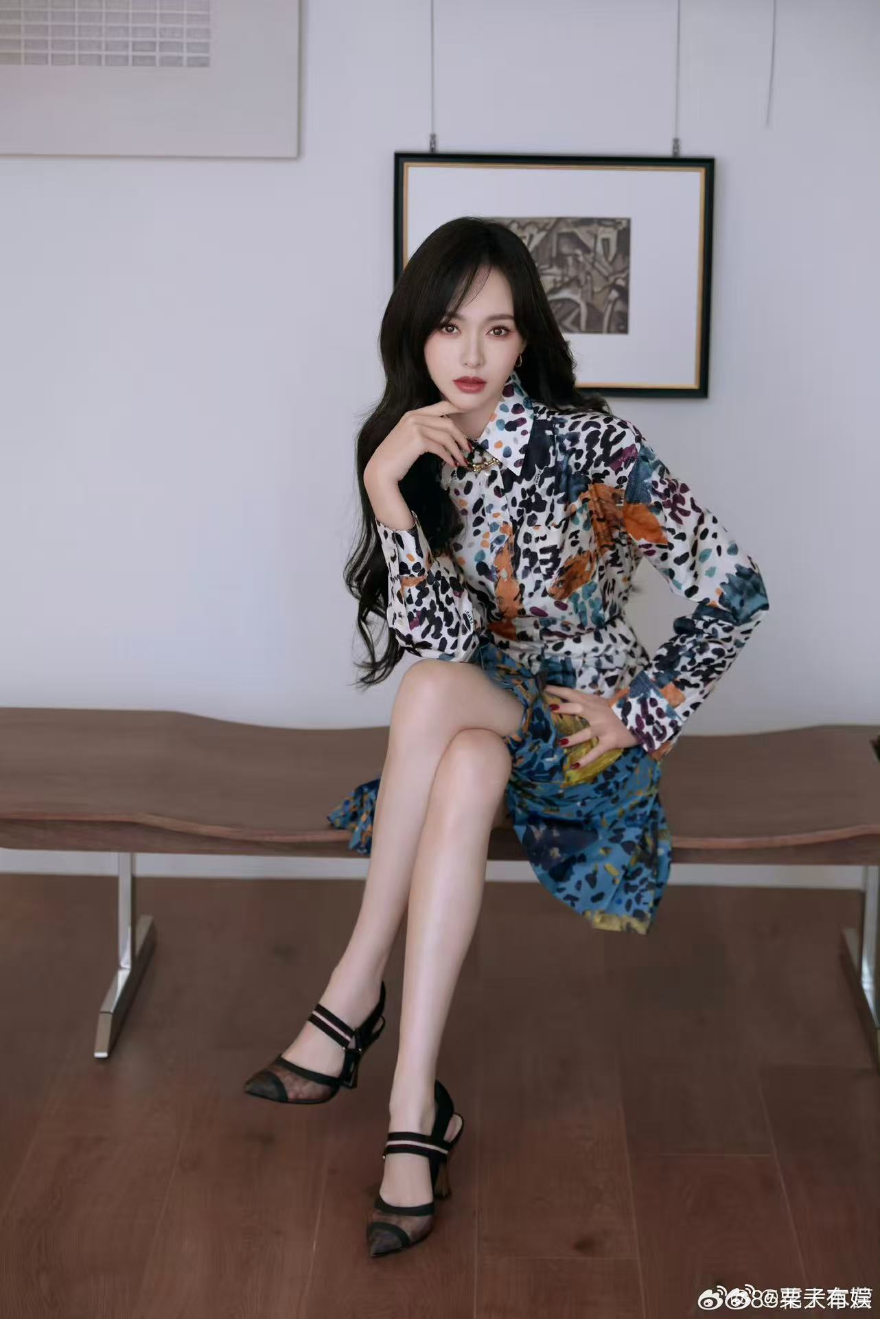 唐嫣品牌活动出图唐嫣上身fendi早春系列唐嫣上身fendi早春系列，好看，[憧