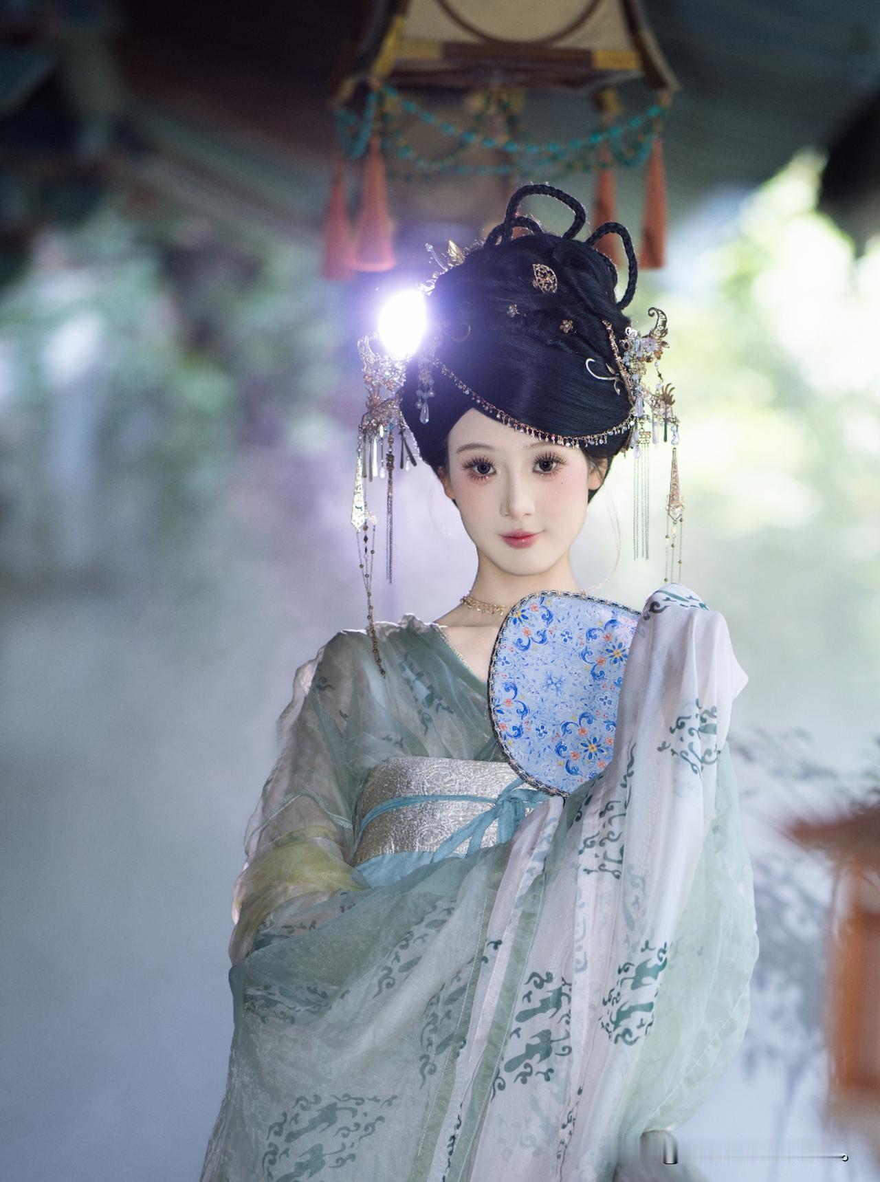 轻罗小扇扑流萤，古风少女眉眼弯弯，这身仙气造型简直美到犯规啦！温婉国风小少女 甜