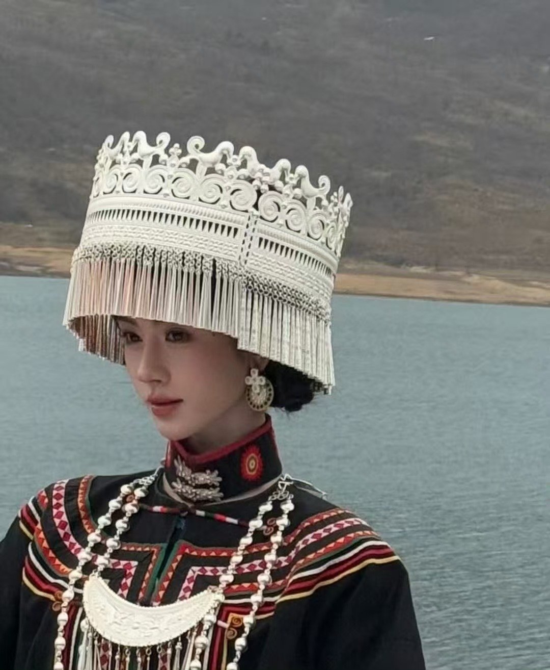 鞠婧祎彝族服饰鞠婧祎彝族少女鞠婧祎彝族少女 